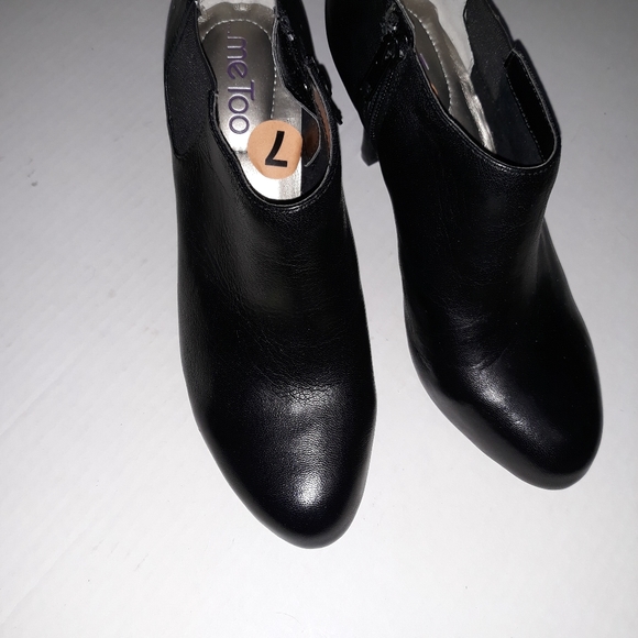 5/$25 💕 Me Too black leather zip ankle boots. 3.5 inches heel. Size 7 - Picture 2 of 12